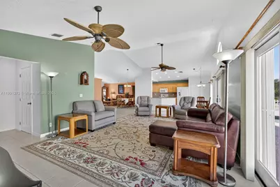 112 Camelot Ct, Royal Palm Beach, FL 33411 - Photo 13