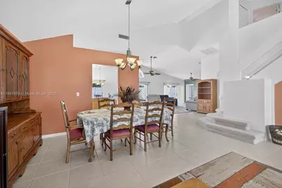 112 Camelot Ct, Royal Palm Beach, FL 33411 - Photo 9