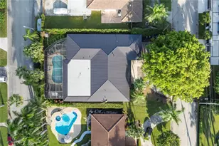 1141 N North Lake Dr, Hollywood, FL 33019 - Photo 3