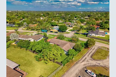 10860 SW 124th Rd, Miami, FL 33176 - Photo 37