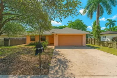 222 NW 14th St, Homestead, FL 33030 - Photo 1