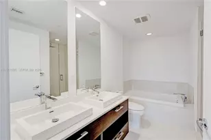 45 SW 9th St, Miami, FL 33130 - Photo 11