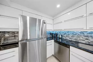 3901 S Ocean Dr, Hollywood, FL 33019 - Photo 13