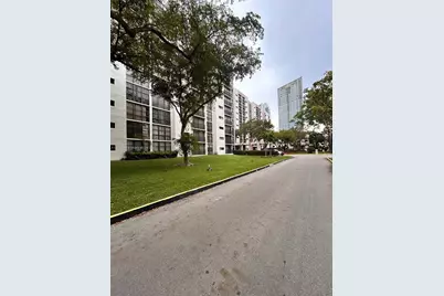 16919 N Bay Rd #909, Sunny Isles Beach, FL 33160 - Photo 3