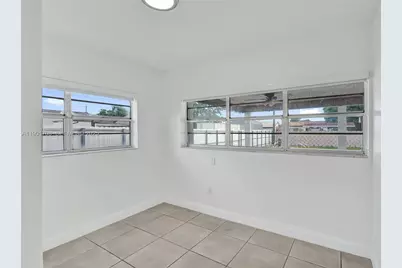 5750 NW 111th St, Hialeah, FL 33012 - Photo 15