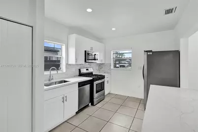 5750 NW 111th St, Hialeah, FL 33012 - Photo 5