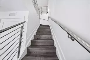 9153 NW 33rd St, Doral, FL 33172 - Photo 7