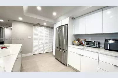 520 Brickell Key Dr #A1010, Miami, FL 33131 - Photo 9