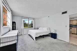 3001 W Rolling Hills Cir, Davie, FL 33328 - Photo 5