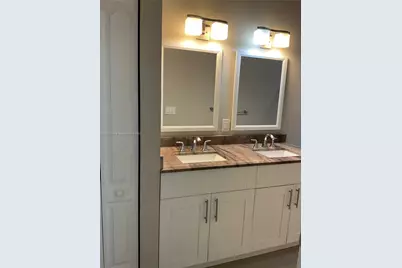 798 NE 43 St, Oakland Park, FL 33334 - Photo 27