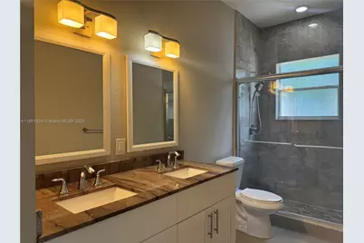 798 NE 43 St, Oakland Park, FL 33334 - Photo 25