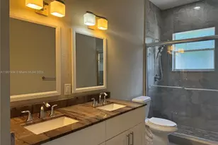 798 NE 43 St, Oakland Park, FL 33334 - Photo 25