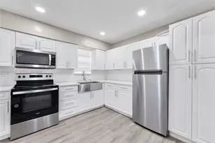 608 NW 9th St, Hallandale Beach, FL 33009 - Photo 9