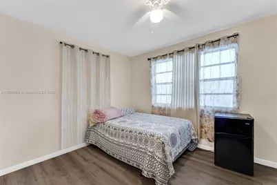 608 NW 9th St, Hallandale Beach, FL 33009 - Photo 13