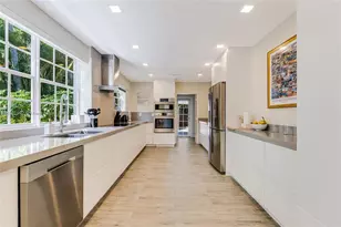 140 N Hibiscus Dr, Miami Beach, FL 33139 - Photo 15