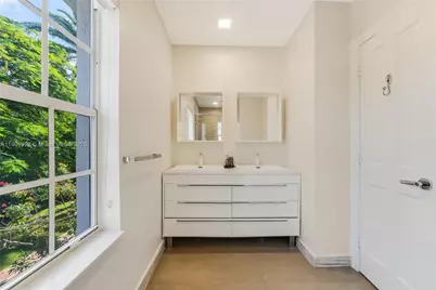 140 N Hibiscus Dr, Miami Beach, FL 33139 - Photo 23