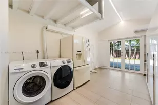 140 N Hibiscus Dr, Miami Beach, FL 33139 - Photo 29