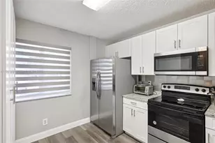 20888 NW 1st St, Pembroke Pines, FL 33029 - Photo 7