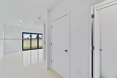 1119 NW 1st St, Florida City, FL 33034 - Photo 5