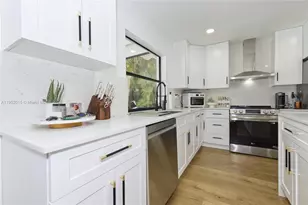 10395 NW 42nd Dr, Coral Springs, FL 33065 - Photo 3