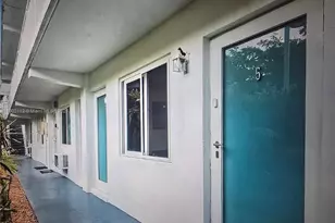 323 Washington Ave, Miami Beach, FL 33139 - Photo 11