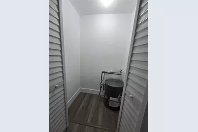 323 Washington Ave #6, Miami Beach, FL 33139 - Photo 9