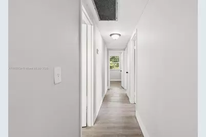 1530 Crescent Cir #8, Lake Park, FL 33403 - Photo 5