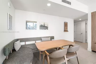 159 NE 6th St #2405, Miami, FL 33132 - Photo 5