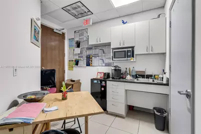 175 SW 7th St #1212, Miami, FL 33130 - Photo 9