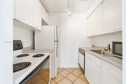 924 NE 17th Ter #7, Fort Lauderdale, FL 33304 - Photo 5