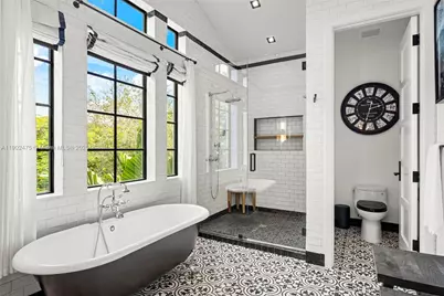 590 NE 59th St, Miami, FL 33137 - Photo 35