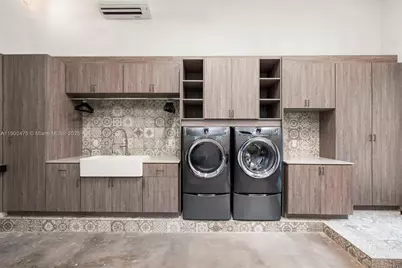 590 NE 59th St, Miami, FL 33137 - Photo 67