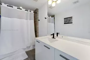 1300 Brickell Bay Dr, Miami, FL 33131 - Photo 11