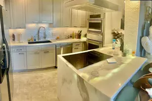 877 NE 195th St, Miami, FL 33179 - Photo 23