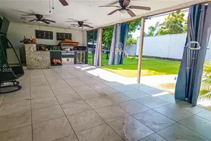 232 NE 160th St, Miami, FL 33162 - Photo 25