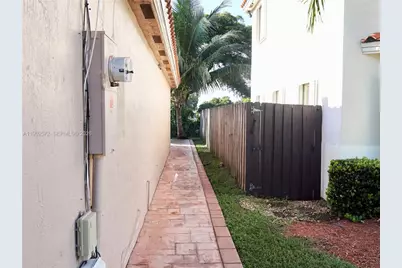 2048 NE 35th Ave, Homestead, FL 33033 - Photo 7