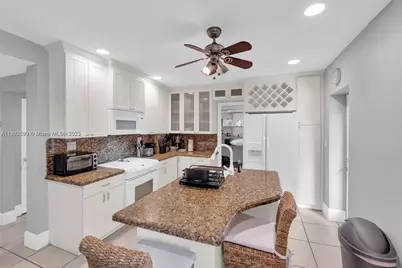 1033 NW 6th St #A, Miami, FL 33136 - Photo 17