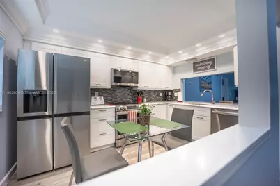 4000 Crystal Lake Dr #114, Deerfield Beach, FL 33064 - Photo 3