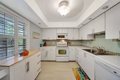 3980 Oaks Clubhouse Dr #409, Pompano Beach, FL 33069 - Photo 3