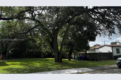 860 NE 81st St, Miami, FL 33138 - Photo 5