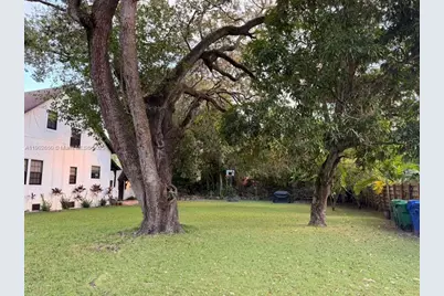 860 NE 81st St, Miami, FL 33138 - Photo 3