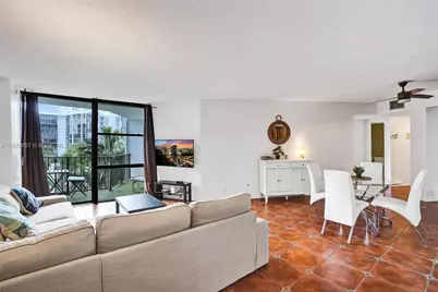 1000 Parkview Dr #412, Hallandale Beach, FL 33009 - Photo 11