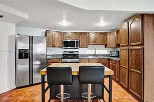 1000 Parkview Dr, Hallandale Beach, FL 33009 - Photo 7