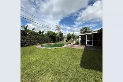 20730 NE Miami Ct, Miami Gardens, FL 33179 - Photo 13