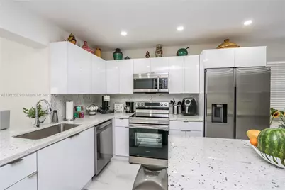 1030 SW 10th Ave, Miami, FL 33130 - Photo 11