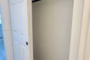 2000 Freeport Ln, Riviera Beach, FL 33404 - Photo 9