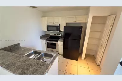 2000 Freeport Ln #4107, Riviera Beach, FL 33404 - Photo 5