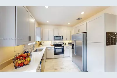 1040 SE 24th Ave, Homestead, FL 33035 - Photo 11