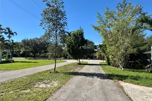 519 NE 118th St, Biscayne Park, FL 33161 - Photo 5