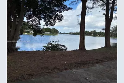 10360 W Cypress Ct #10360, Pembroke Pines, FL 33026 - Photo 21